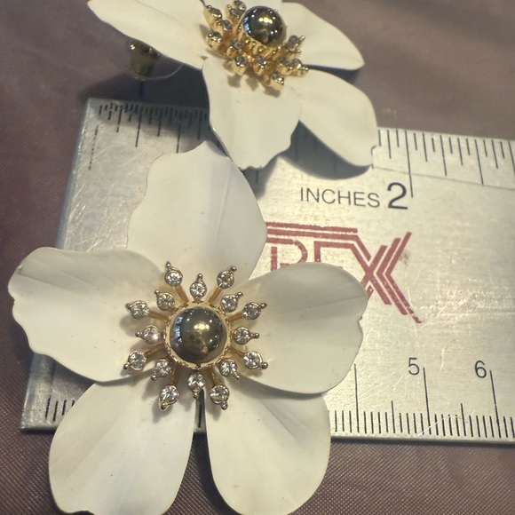 Lilly Pulitzer Oversized White/Gold/CZ Orchid Pierced Earrings - Picture 7 of 8